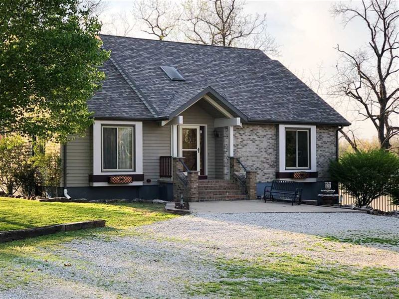 Beautiful Home on 25 Mixed Acres, Farm for Sale in Missouri, 236106 FARMFLIP