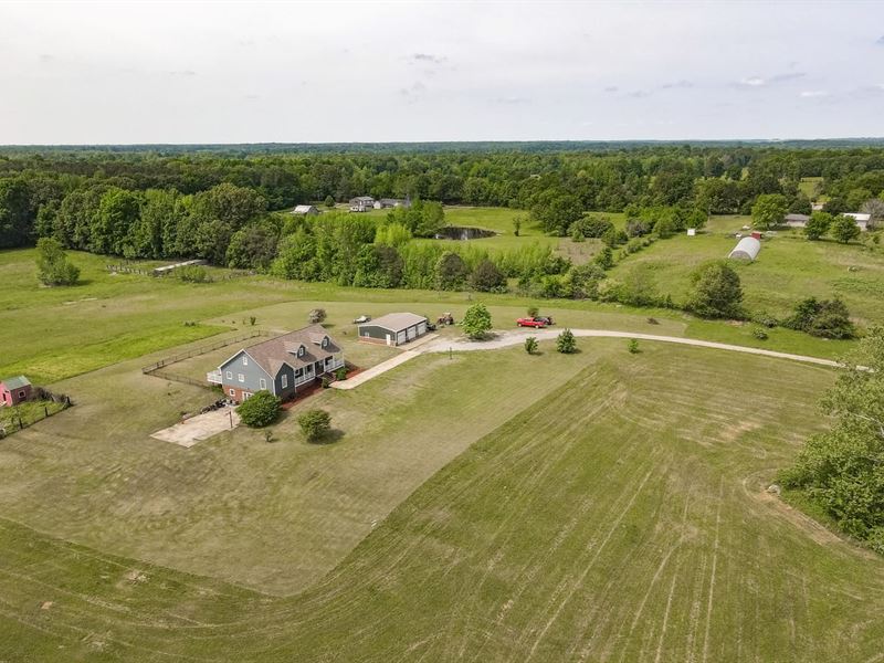 4 Bed/4.5 Baths 61 Acres 3 Bay Insu : Doniphan : Ripley County : Missouri