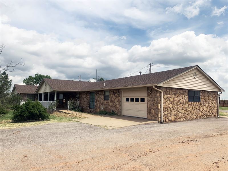 Beautiful Home on 15 +/ Acres Farm for Sale in Hydro, Caddo County