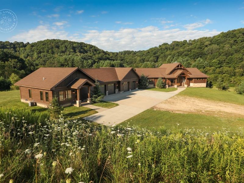 Luxurious Executive Compound, Farm for Sale in Wisconsin, 250387