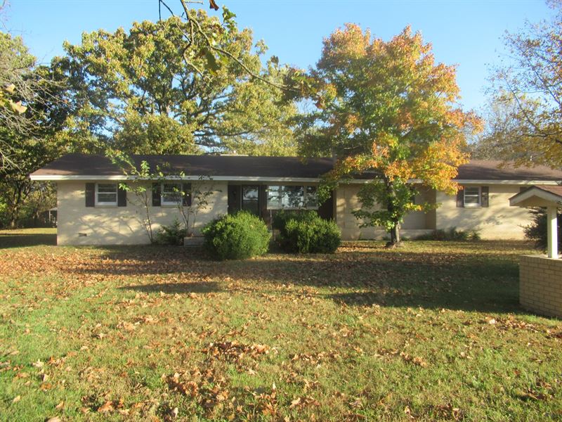 Country Home in Everton, MO Farm for Sale in Everton, Dade County
