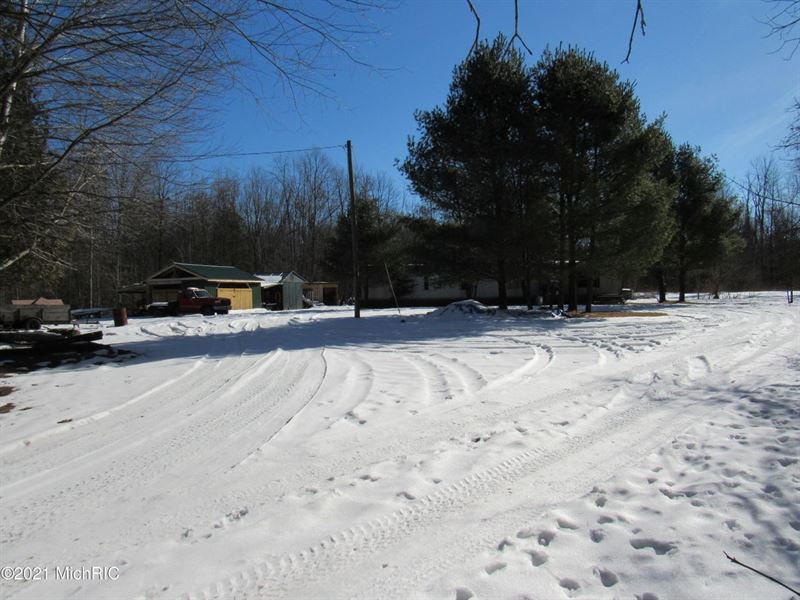 Walkerville Home and 15 Acres, Farm for Sale in Michigan, 267166