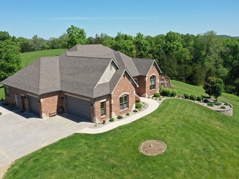 Beautiful Brick Home Just Minutes : Hermann : Montgomery County : Missouri