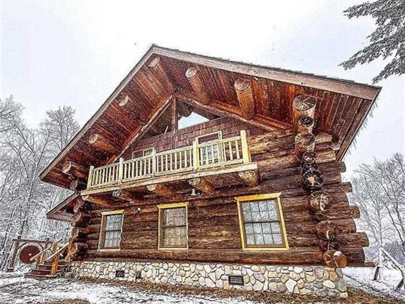 Custom Log Home, Private Lake Farm for Sale in L'anse, Baraga County, Michigan 282837