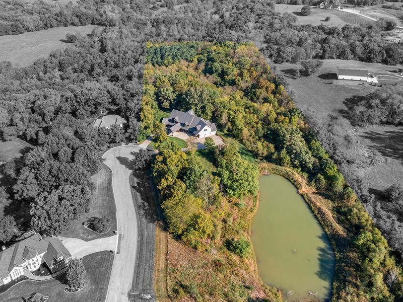 Log Home on Acreage in Kansas City : Kansas City : Platte County : Missouri