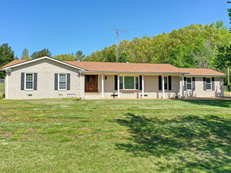 Beautiful Home with Land : Huntingdon : Carroll County : Tennessee