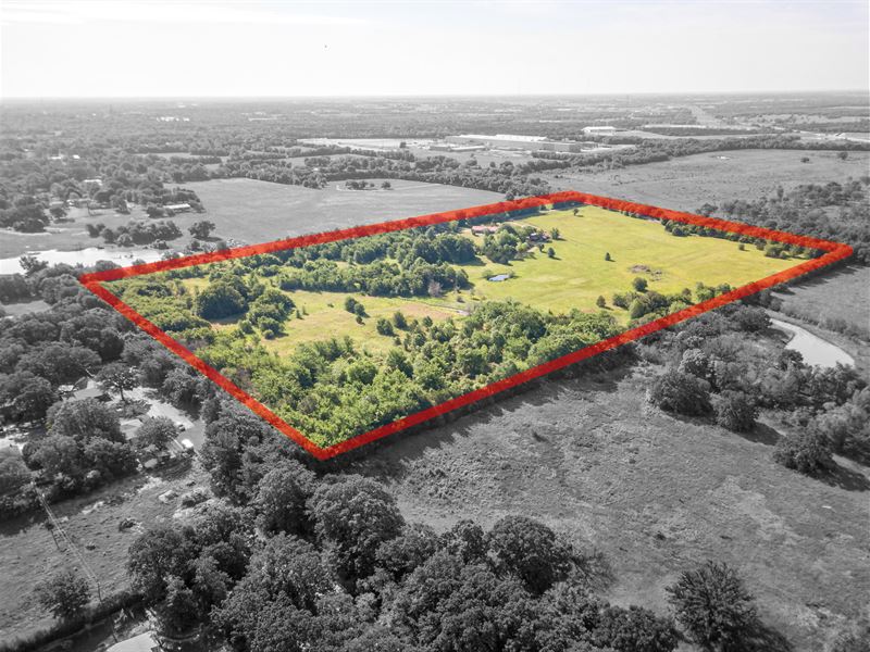 Country Home Property for Sale : Paris : Lamar County : Texas