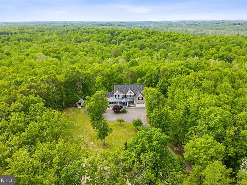 Hilltop Estate with Shooting Range : Fredericksburg : Stafford County : Virginia