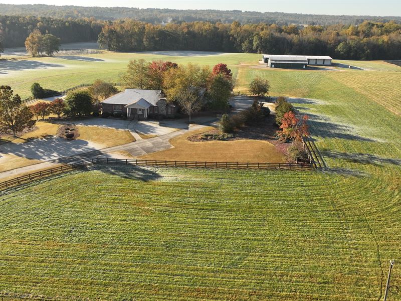 Spectacular Brick Ranch, 106.63 Ac : Carrollton : Carroll County : Georgia