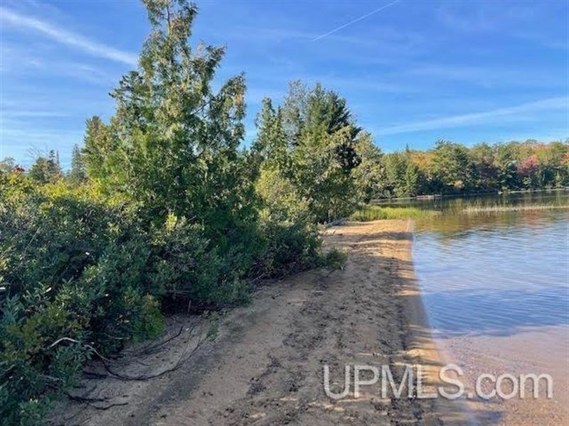 Acreage on Beautiful Lake Medora 50 : Copper Harbor : Keweenaw County : Michigan