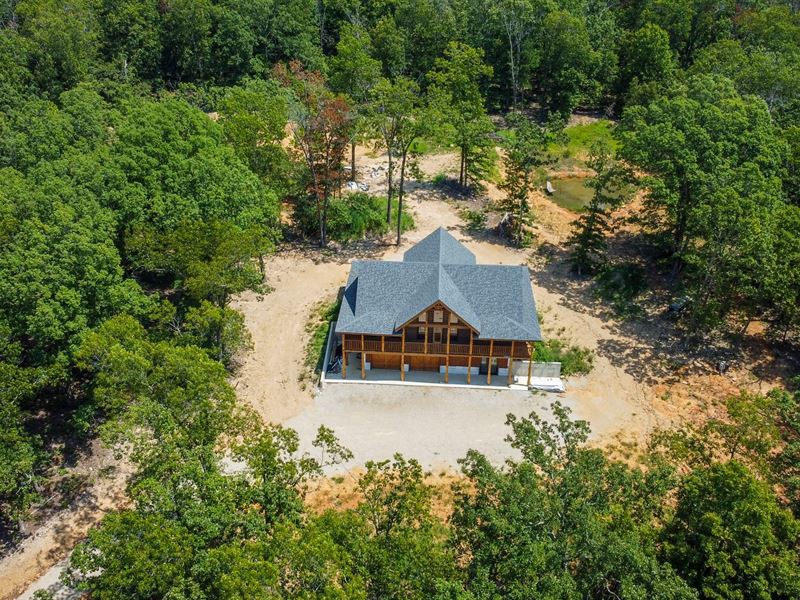 Custom Log Home, Private Setting : West Plains : Howell County : Missouri