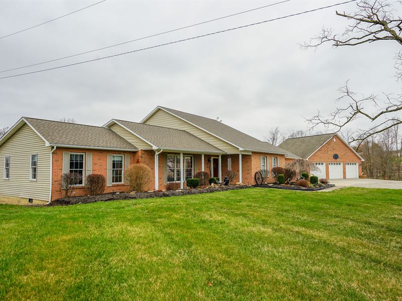 Gorgeous Home, Shop, & Pond, 10 Ac : Zanesville : Muskingum County : Ohio