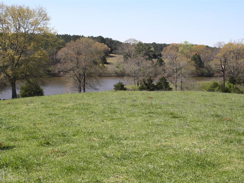 Beautiful Farm Overlooking Lake : Lagrange : Heard County : Georgia