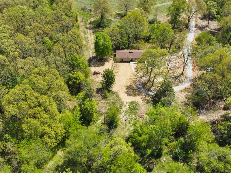 Country Home On 7 Acres, Farm for Sale in Missouri, 348323 FARMFLIP