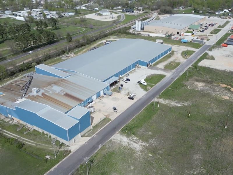 Warehouse / Manufacturing Facility : Mountain Grove : Wright County : Missouri