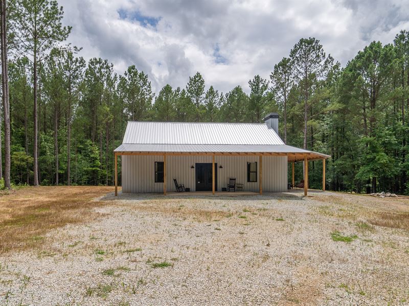 49.29 Acres with Stalls and Lodge : Crawfordville : Taliaferro County : Georgia