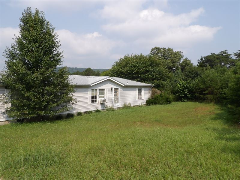 Beautiful Farm with Pond and Views : Pikeville : Bledsoe County : Tennessee