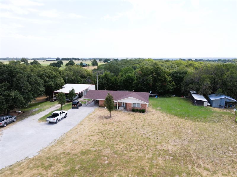 Country Home with Shop on 5 Acres : Thackerville : Love County : Oklahoma