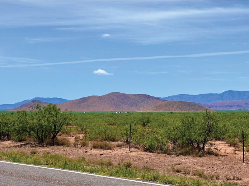 10 Acre Ranchette, Well, Electric : Pearce : Cochise County : Arizona