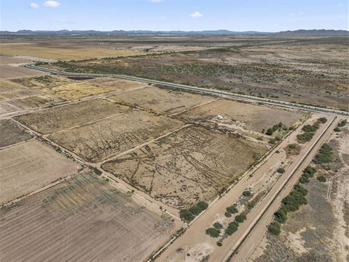 Farm, Homestead Equestrian Property : Casa Grande : Pinal County : Arizona