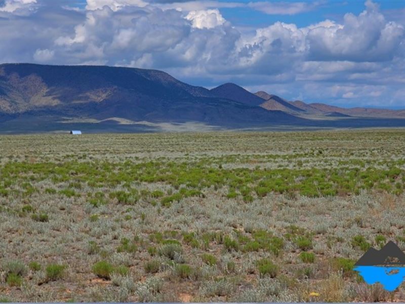 Mountain Cabin, Rivers & Dunes : San Acacio : Costilla County : Colorado