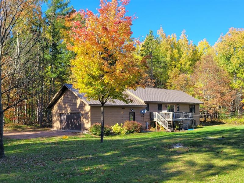 Cedar-Sided Home on 7 AC : Minocqua : Oneida County : Wisconsin