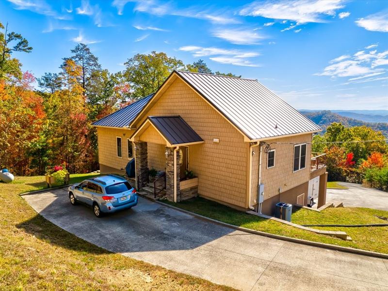 Home with Breathtaking Lake Views : Bean Station : Grainger County : Tennessee