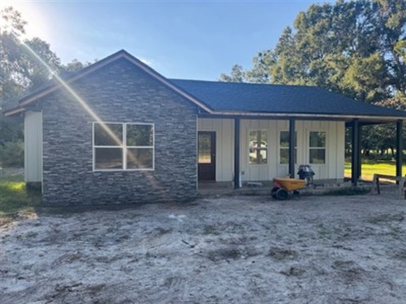 Charming New Constructioin : O'brien : Suwannee County : Florida