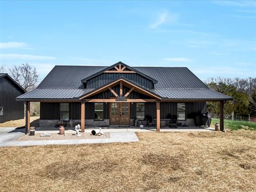 Stunning Nearly 7 Acre Farmhouse : Greeneville : Greene County : Tennessee