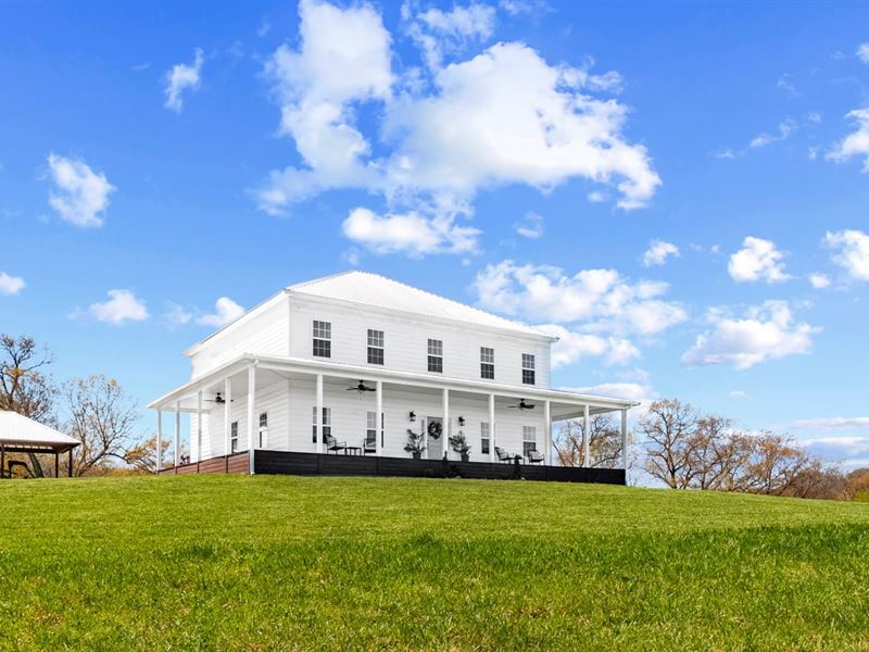 Stunning Farmhouse on 12 Acres : Dickson : Dickson County : Tennessee