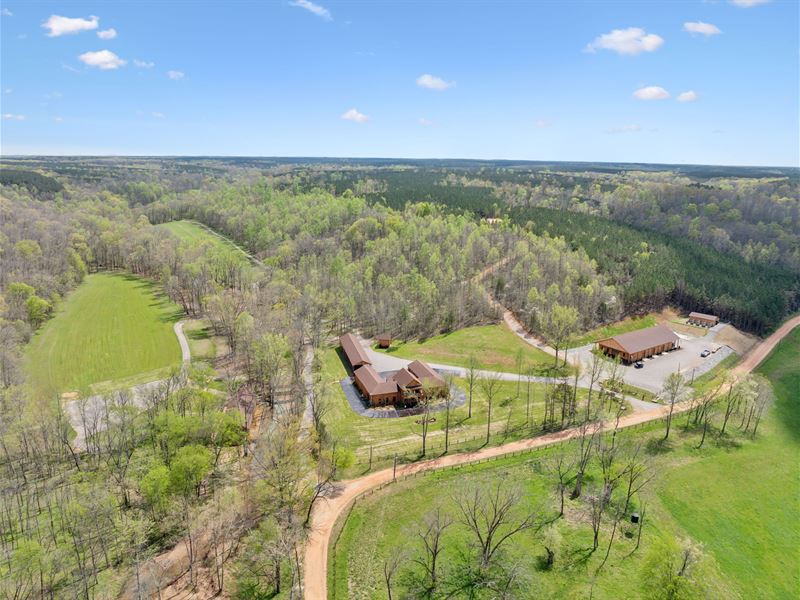 Private Hunting Lodge and Retreat : Olive Hill : Hardin County : Tennessee