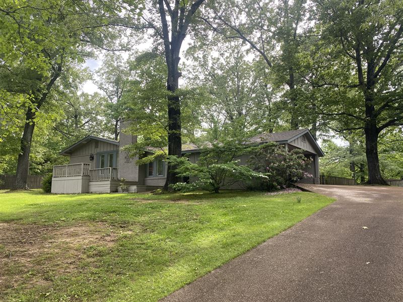 Home with Private Lake and Cabin : Adamsville : McNairy County : Tennessee