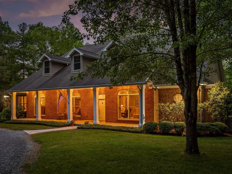 Home and 10.34 Acres Horse Estate : Signal Mountain : Sequatchie County : Tennessee