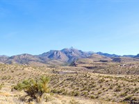 Easy Access, Power, & Luxury Living : Kingman : Mohave County : Arizona