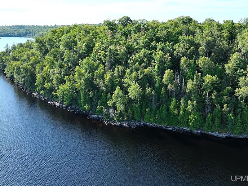 Island Ultimate Paradise : Michigamme : Marquette County : Michigan