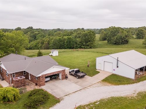 612 Acre Cattle Farm in Wright Coun : Grovespring : Wright County : Missouri