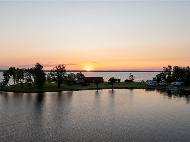Oneida Lakefront Gem : Lenox : Madison County : New York