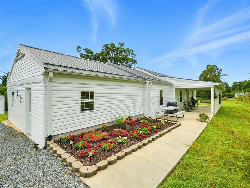 Country Charm Home on 5 Wooded : Nathalie : Halifax County : Virginia