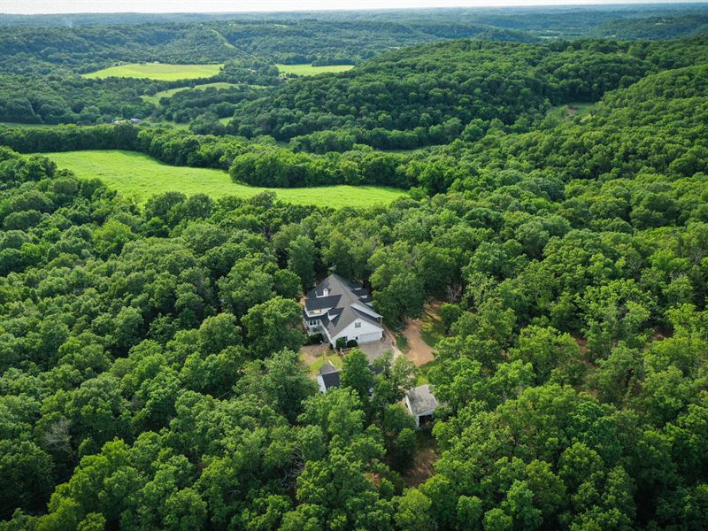 Estate on Mountain Road : Washburn : McDonald County : Missouri