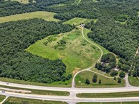 Land, Home, Buildings in Missouri : Mountain View : Howell County : Missouri