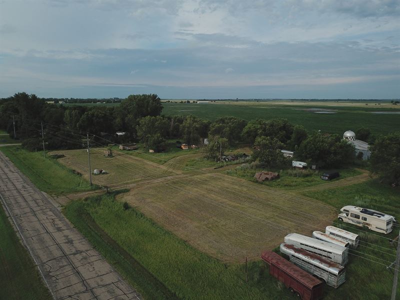2208 Hwy 281 : Aberdeen : Brown County : South Dakota