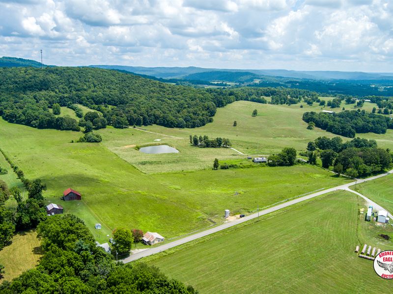 44.66 /- Acres with Improvements : Pall Mall : Pickett County : Tennessee