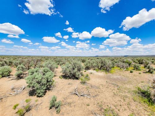 Space to Think Big : Christmas Valley : Lake County : Oregon