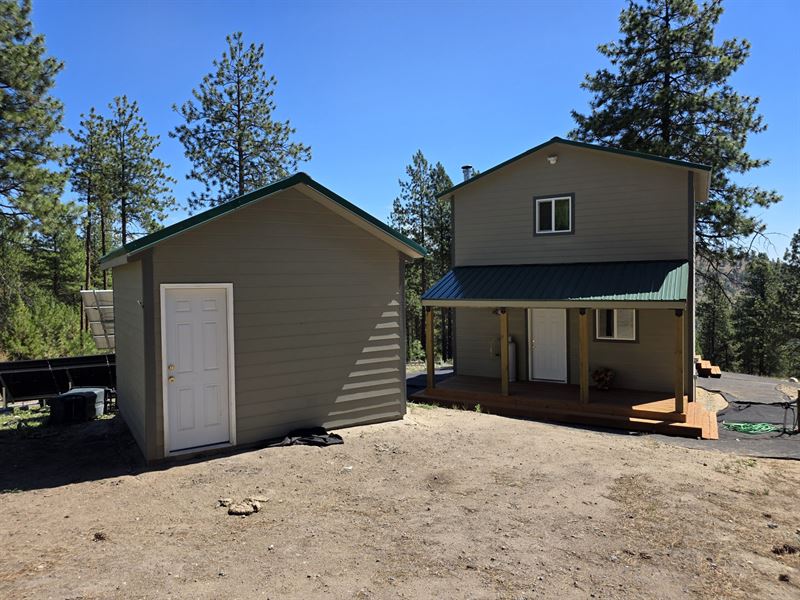 High Country Cabin : Tonasket : Okanogan County : Washington
