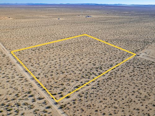 Spacious Setting for $1,275.97 Down : Helendale : San Bernardino County : California