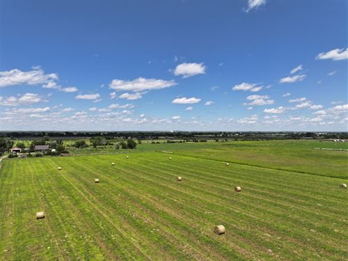 State Farm Road Short Acreage West : North Platte : Lincoln County : Nebraska