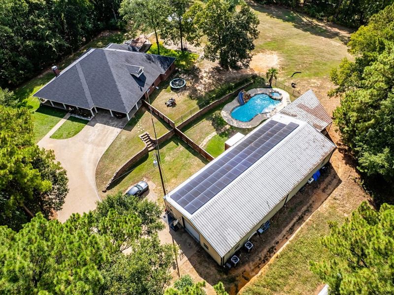 Fabulous 5/4.5/2 with 3600 SF Shop : Rusk : Cherokee County : Texas