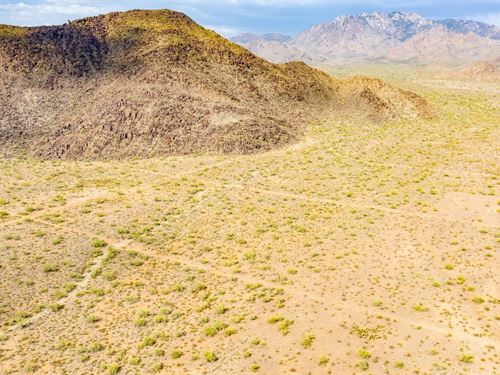 13.8 Acres with Road Frontage : Yucca : Mohave County : Arizona