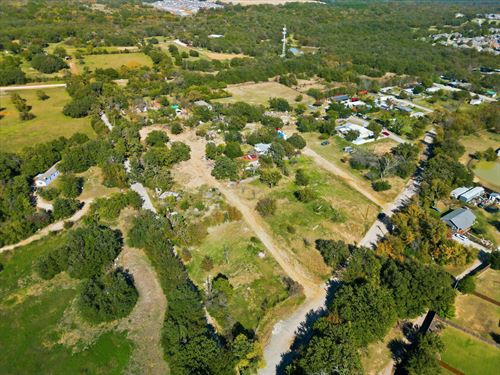 5+ Acres in Denton R6 Zoning : Denton : Texas