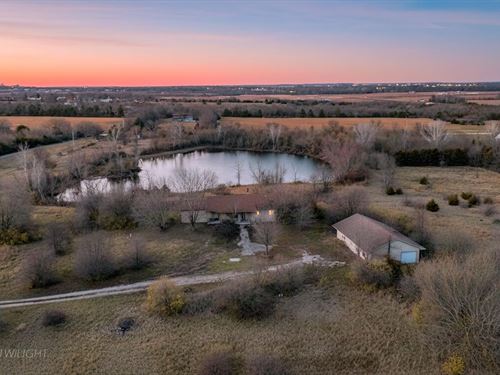 24 Acres of Serene Country Living : Lawrence : Douglas County : Kansas
